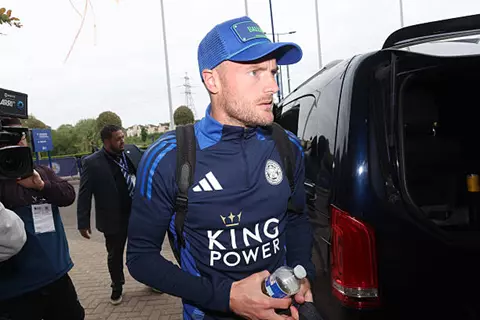 المباراة الـ500 ونفس يوم التوقيع.. لماذا يلعب فاردي مباراته الأخيرة مع ليستر قبل الجولة الختامية؟